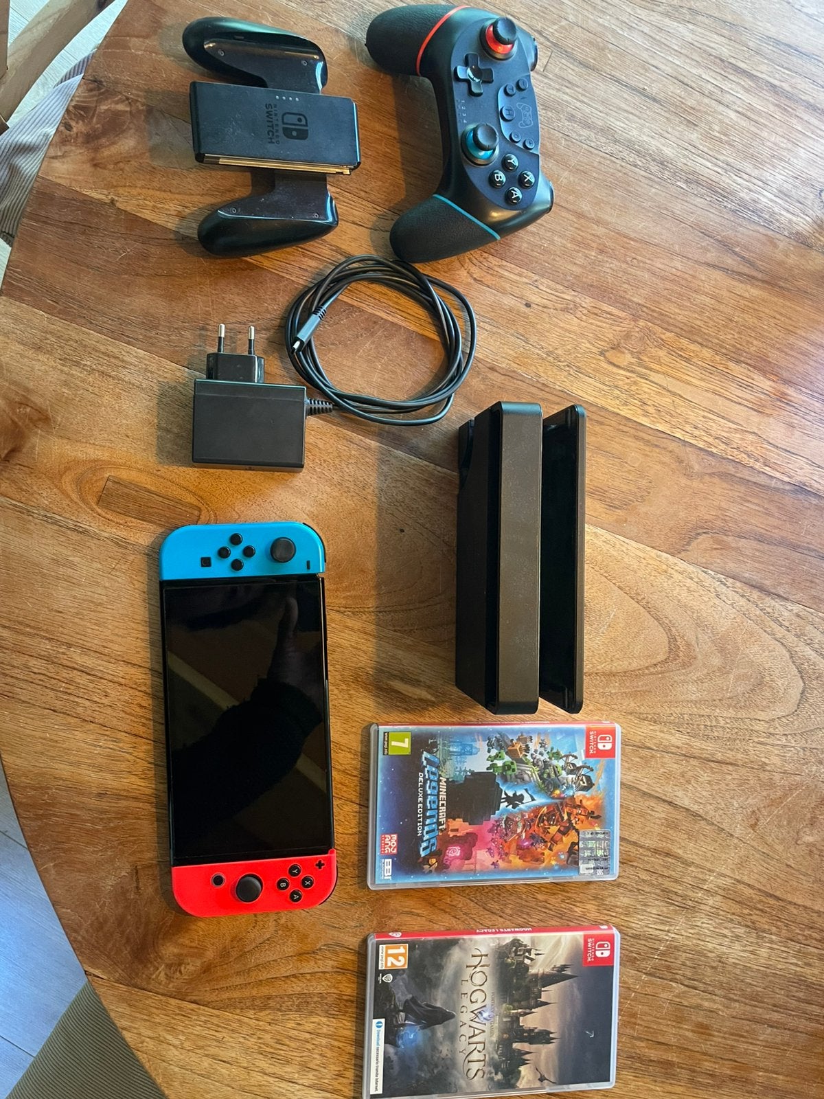 Nintendo Switch oled met controller en 2 games, Switch OLED, Enlèvement ou Envoi, Avec jeux, Utilisé