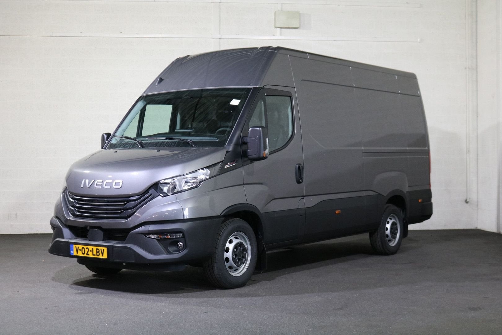 Iveco Daily 35S18 Hi-Matic L2 H2 Airco Navigatie Trekhaak Di, Auto's, Bestelwagens en Lichte vracht, Automaat, Iveco, Parkeersensor