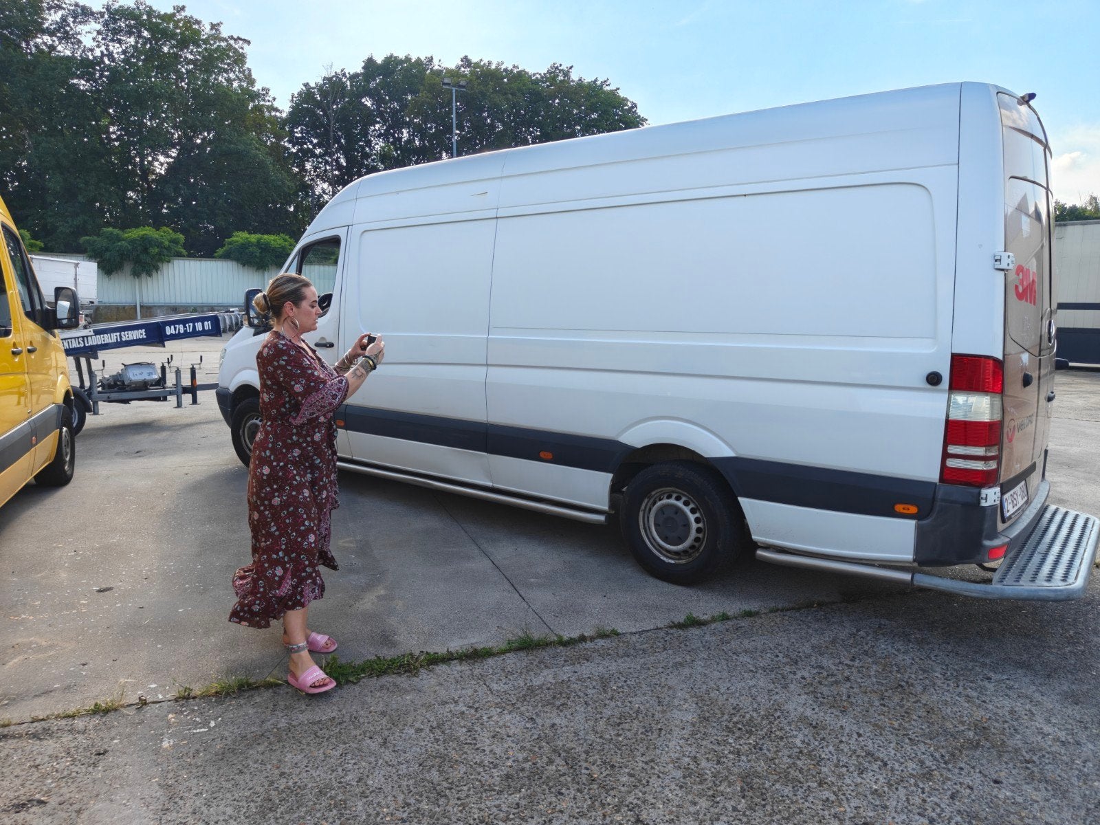 Van à louer | Louer un van Permis de conduire B, Autres horaires, Premier Emploi, Contrat à durée indéterminée, Job de vacances