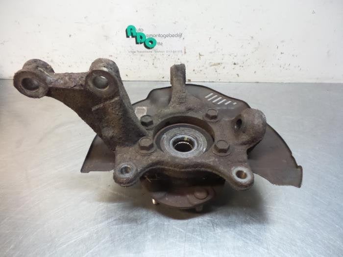 Fusee rechts-voor van een Toyota Auris (Auris 07-), Gebruikt, -, -, Ophalen of Verzenden
