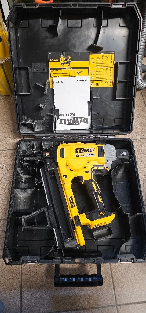 Dewalt Betontacker DCN890 18V, Doe-het-zelf en Bouw, Ophalen, Zo goed als nieuw, Tacker/nietmachine, DeWalt