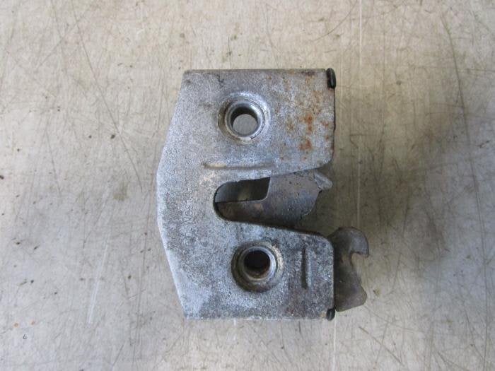 Deurslot Mechaniek 4Deurs links-achter van een Volvo 2-Serie, Gebruikt, -, -, Ophalen of Verzenden