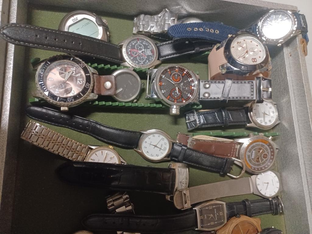 LOTS QUARTZ HERENHORLOGES, Handtassen en Accessoires, Horloges | Antiek, Ophalen, Overige materialen, Met bandje, Polshorloge