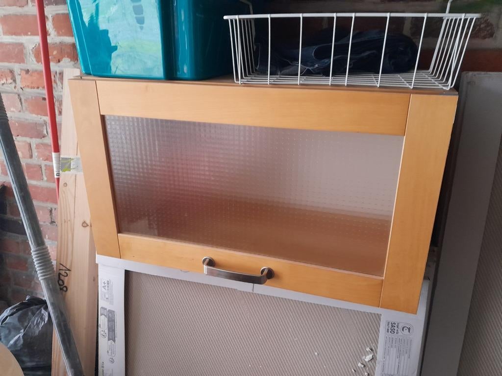 Ikea varde bovenkasten, Ophalen
