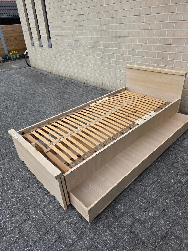 1persoonsbed met verstelbare lattenbodem, Ophalen, Gebruikt, 200 cm, 90 cm