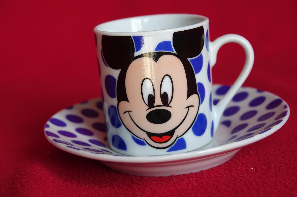 Walt Disney Mickey Mouse espresso kop en schoteltje, Ophalen of Verzenden, Mickey Mouse, Zo goed als nieuw, Servies