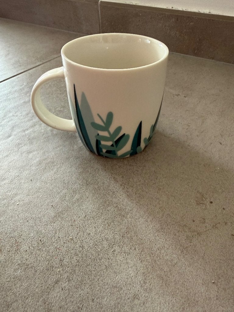 Tasse blanche à motifs turquoise, Maison & Meubles, Enlèvement ou Envoi, Neuf, Tasse(s) et/ou soucoupe(s)