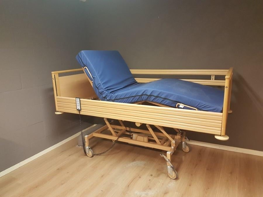 verpleegbed, matras 90 x 200, elektrisch nog 1 op voorraad, Enlèvement, Utilisé