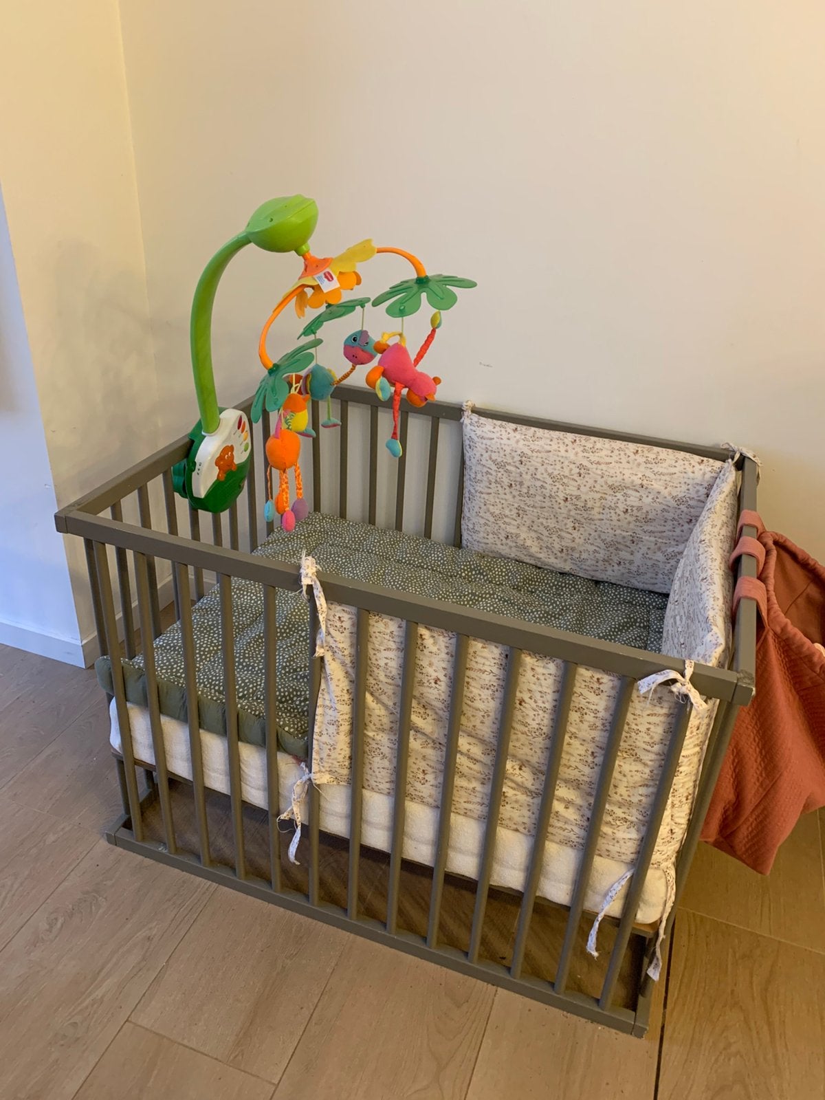 Park met matras met omrander en muziekmobiel perfecte staat, Kinderen en Baby's, Ophalen, Zo goed als nieuw