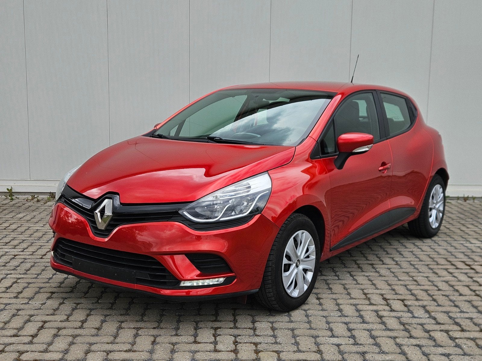 RENAULT CLIO 1149CC BENZINE FACELIFT KLAAR OM GEREGISTREERD, Auto's, Renault, Particulier, Clio, Centrale vergrendeling, Elektrische ramen