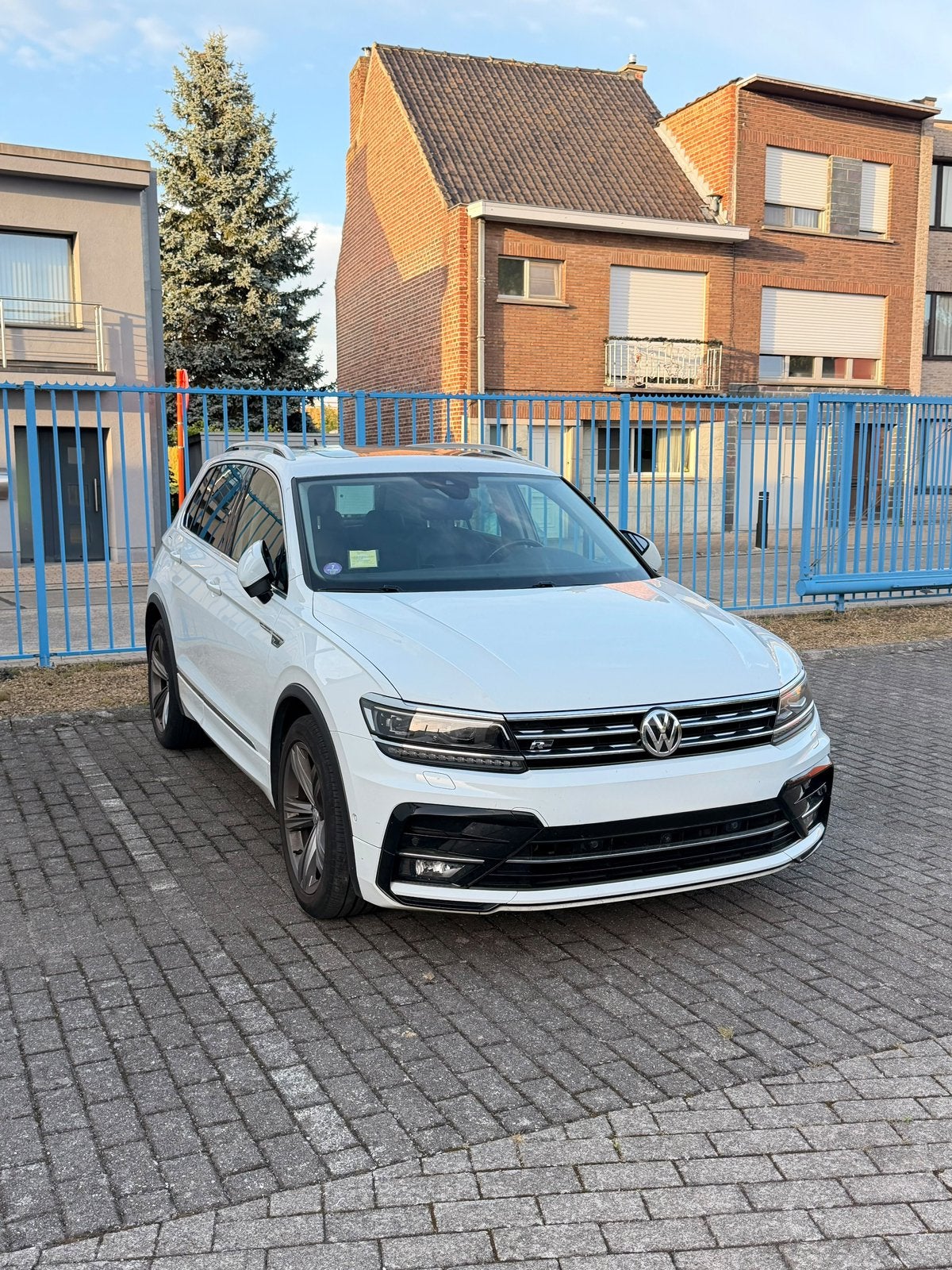Volkswagen Tiguan 1.5 TSi R-Line, Autos, Cuir, Achat, 1800 kg, Carnet d'entretien