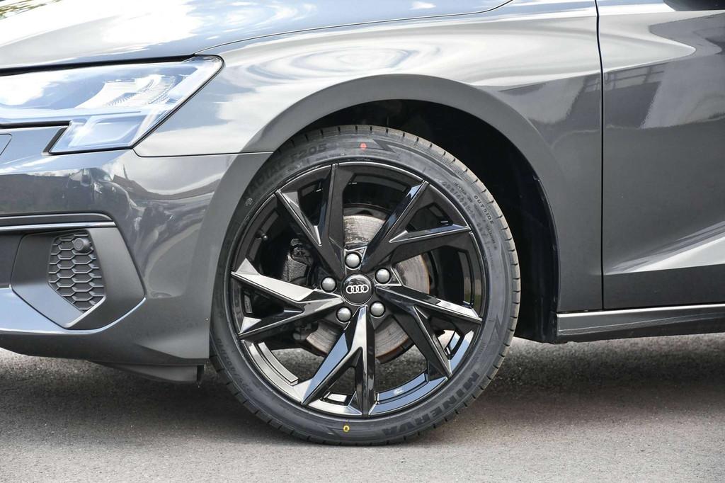 Audi A3 A3 Sportback 30 TFSI *ACC*CARPLAY*LED*PDC*, Auto's, Automaat, 116 g/km, Stof, Gebruikt