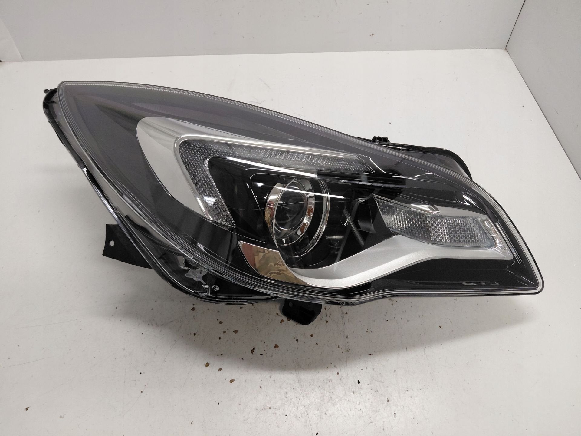 Phare avant droit Opel Insignia A Lift 13409907, Autos : Pièces & Accessoires, Opel Automobile GmbH, Opel, Bahnhofsplatz 1
65423  Russelsheim am Main, DE