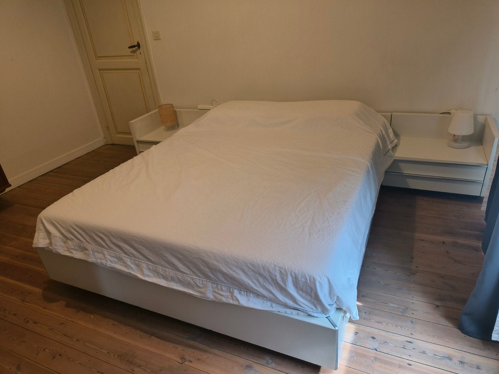 GRATIS tweepersoonsbed met bijhorende nachtkastjes, Huis en Inrichting, Slaapkamer | Complete slaapkamers, Ophalen