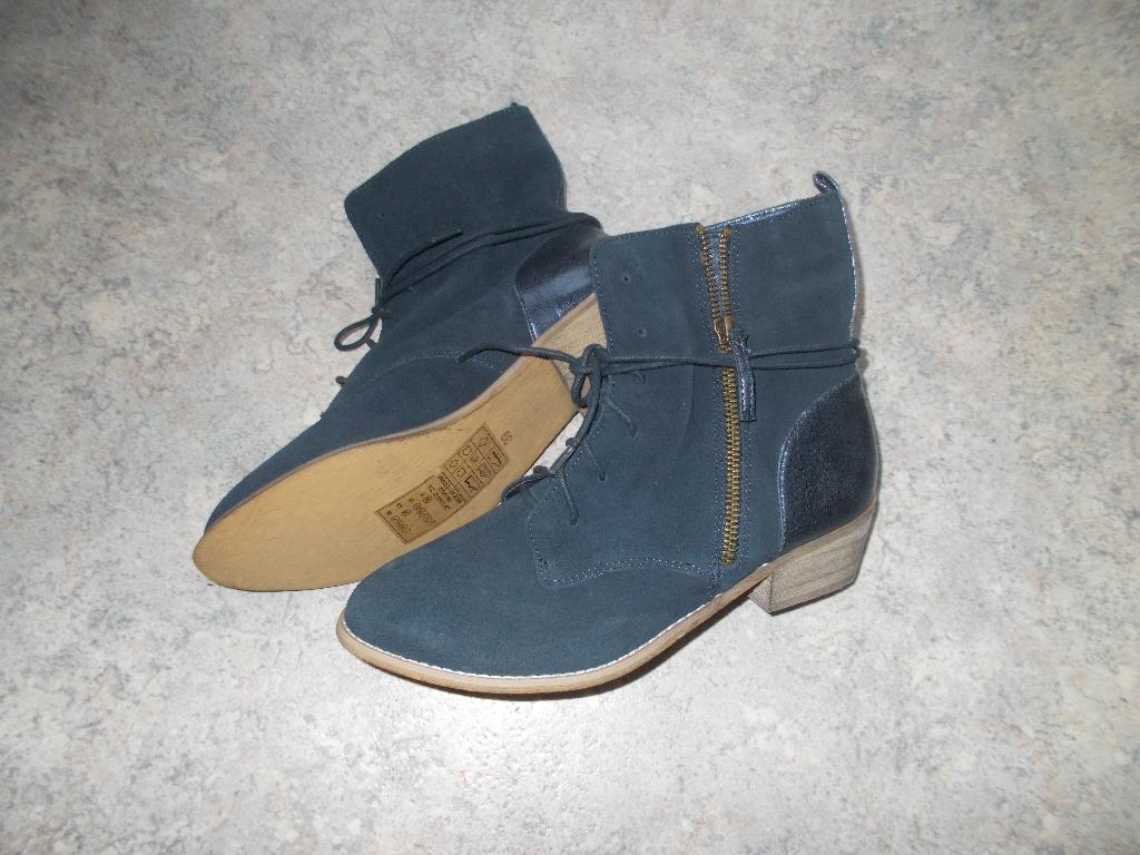 Paire de bottillons bleus en cuir R-Essentiel., Neuf, Enlèvement, Boots et Botinnes, Bleu