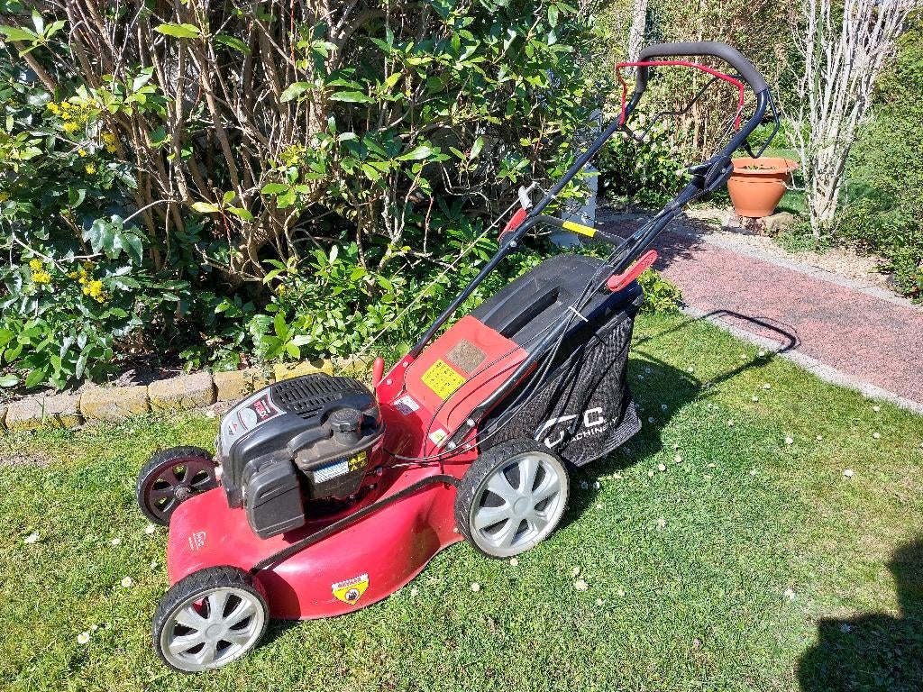 Zelftrekkende grasmaaier, Tuin en Terras, Grasmaaiers, Ophalen, Cirkelmaaier, Zo goed als nieuw, Benzine-grasmaaier