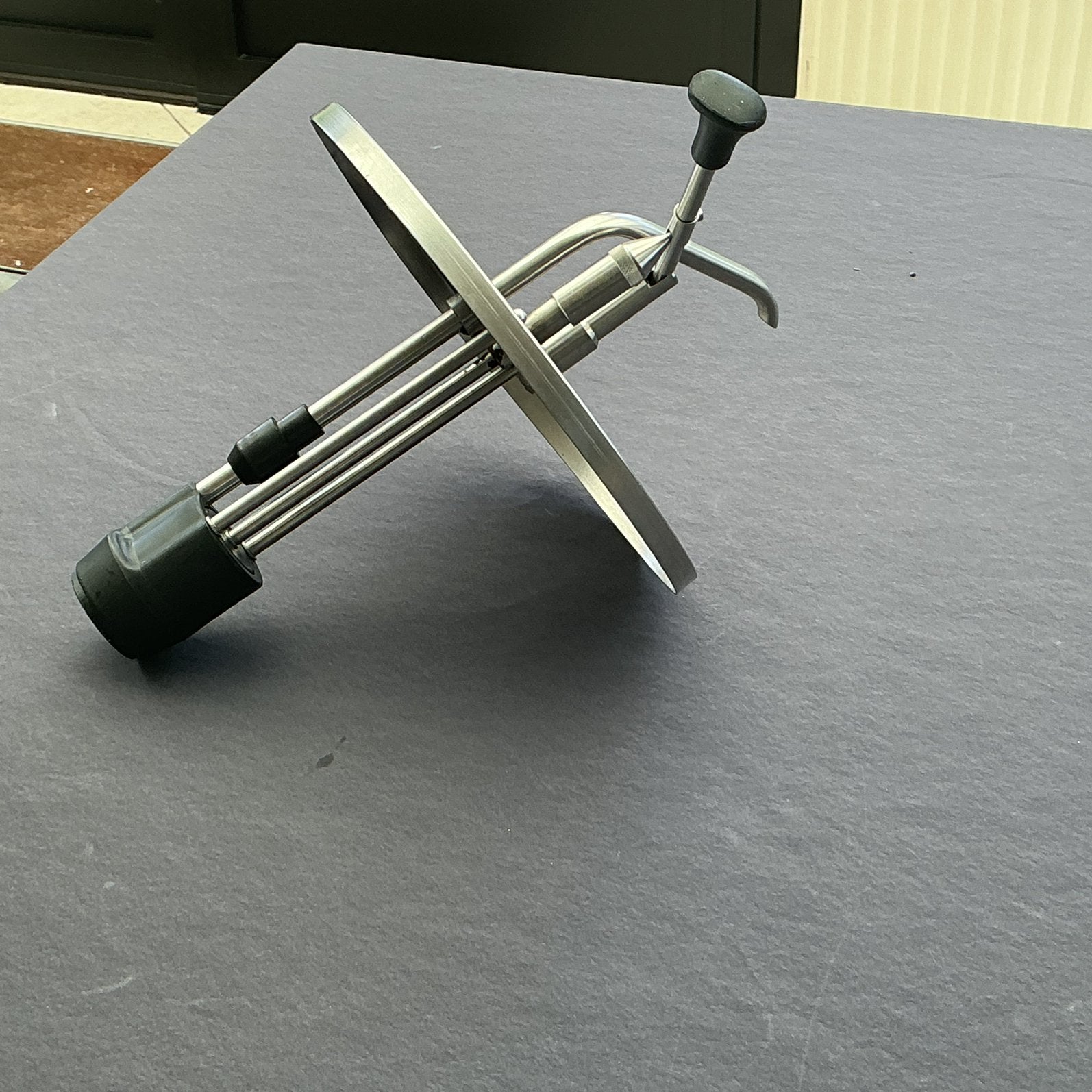 Inox mayonaise pomp, Ophalen
