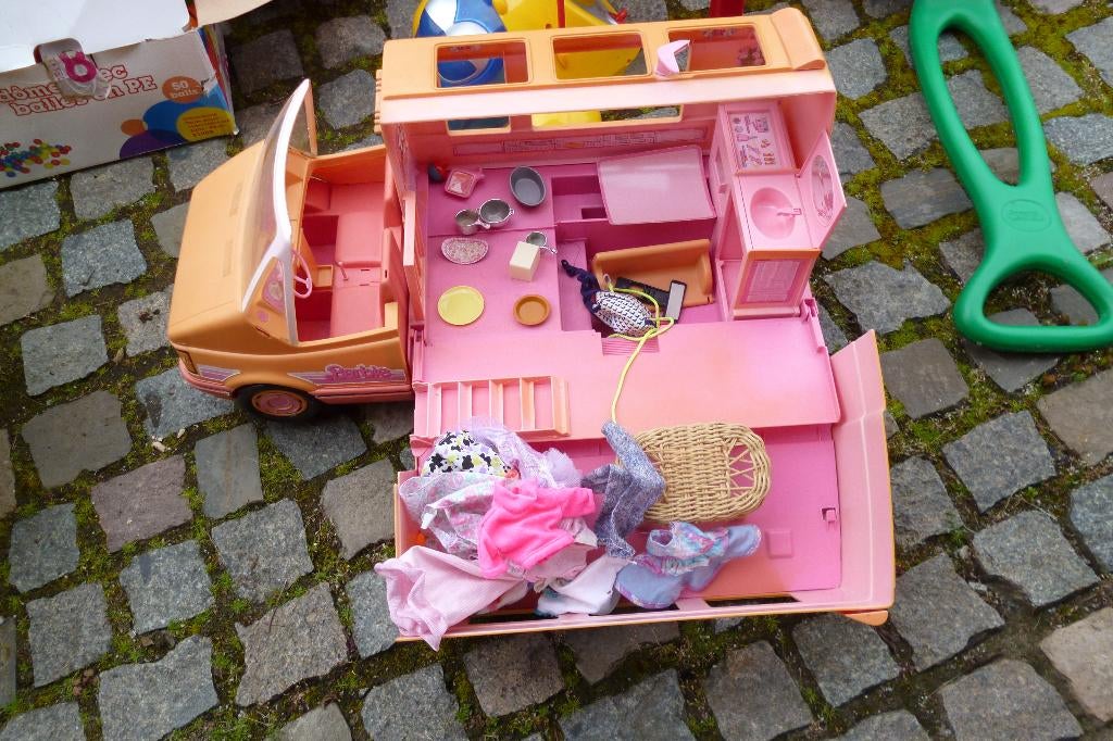 mobil home Barbie ancien avec accessoires, Enlèvement, Utilisé, Accessoires