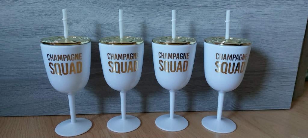 4 grote party Champagne Squad glazen met rietje, Verzamelen, Ophalen of Verzenden, Zo goed als nieuw, Overige typen