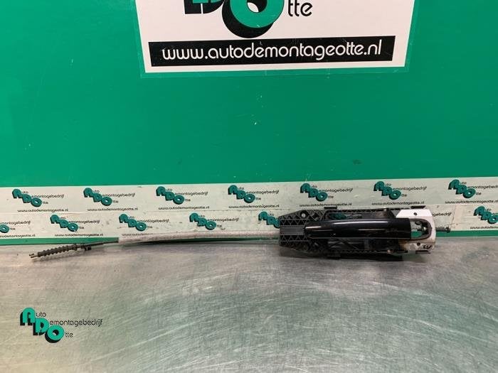 Poignée portière 2portes gauche d'un Volkswagen Polo (Polo, Autos : Pièces & Accessoires, Volkswagen, -, 3 mois de garantie, Utilisé