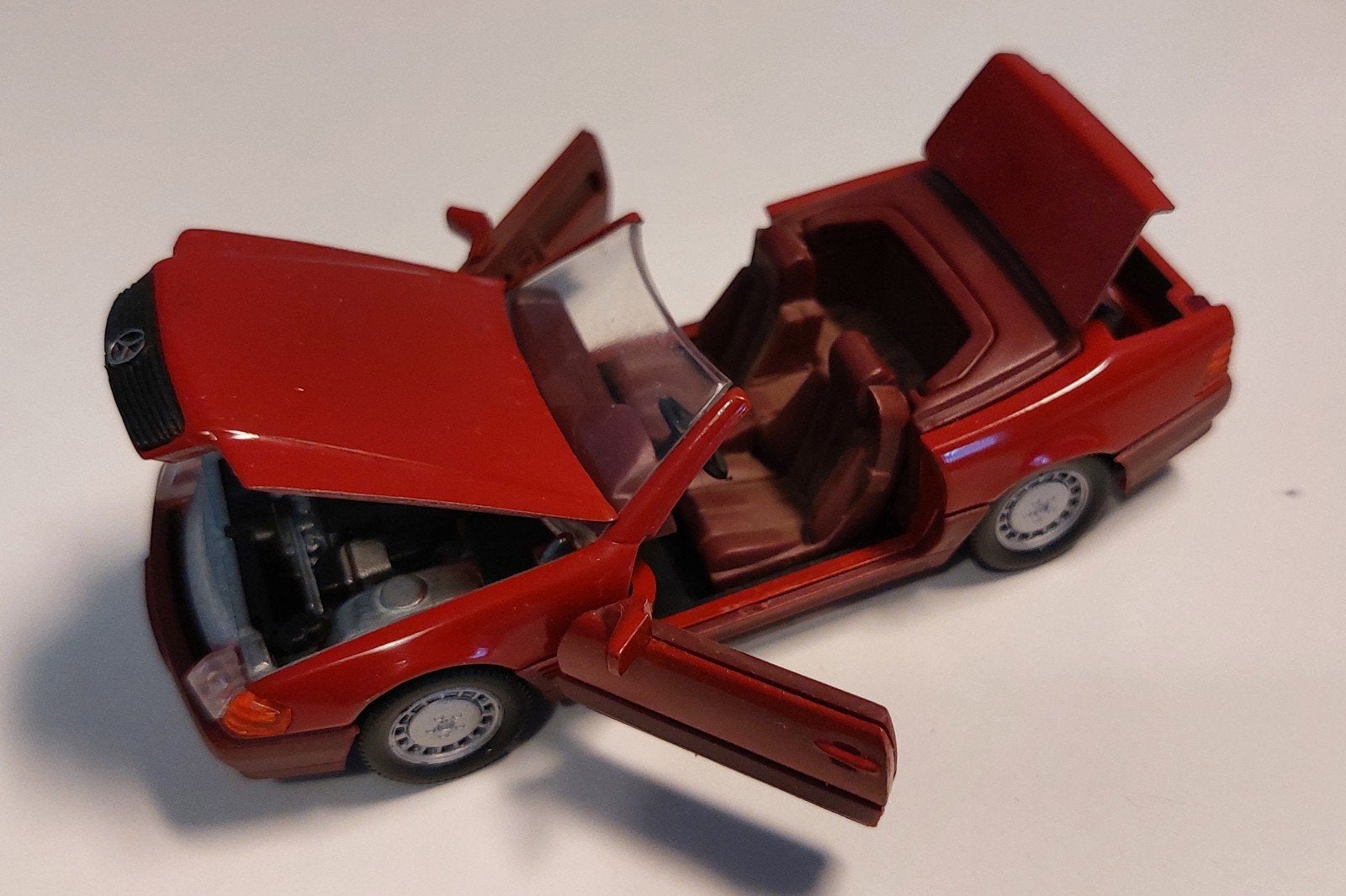 Mercedes Benz 300 500 SL rouge de la marque Schabak 1:43, Enlèvement ou Envoi, Comme neuf, Voiture, Autres marques