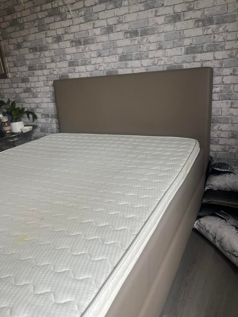 Boxspring 140x200, Ophalen, Zo goed als nieuw