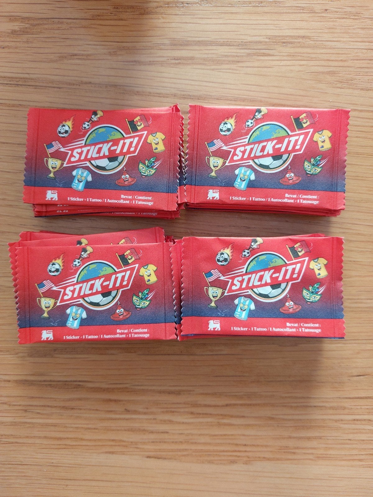 44 ongeopende pakjes stickers stick-it delhaize., Verzamelen, Supermarktacties, Ophalen of Verzenden