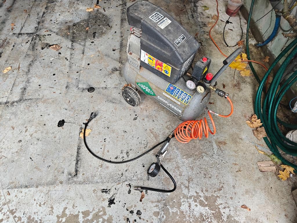 Compressor merk airpress 24l, Bricolage & Construction, Compresseurs, Moins de 25 litres, Enlèvement, Utilisé, 6 à 10 bars