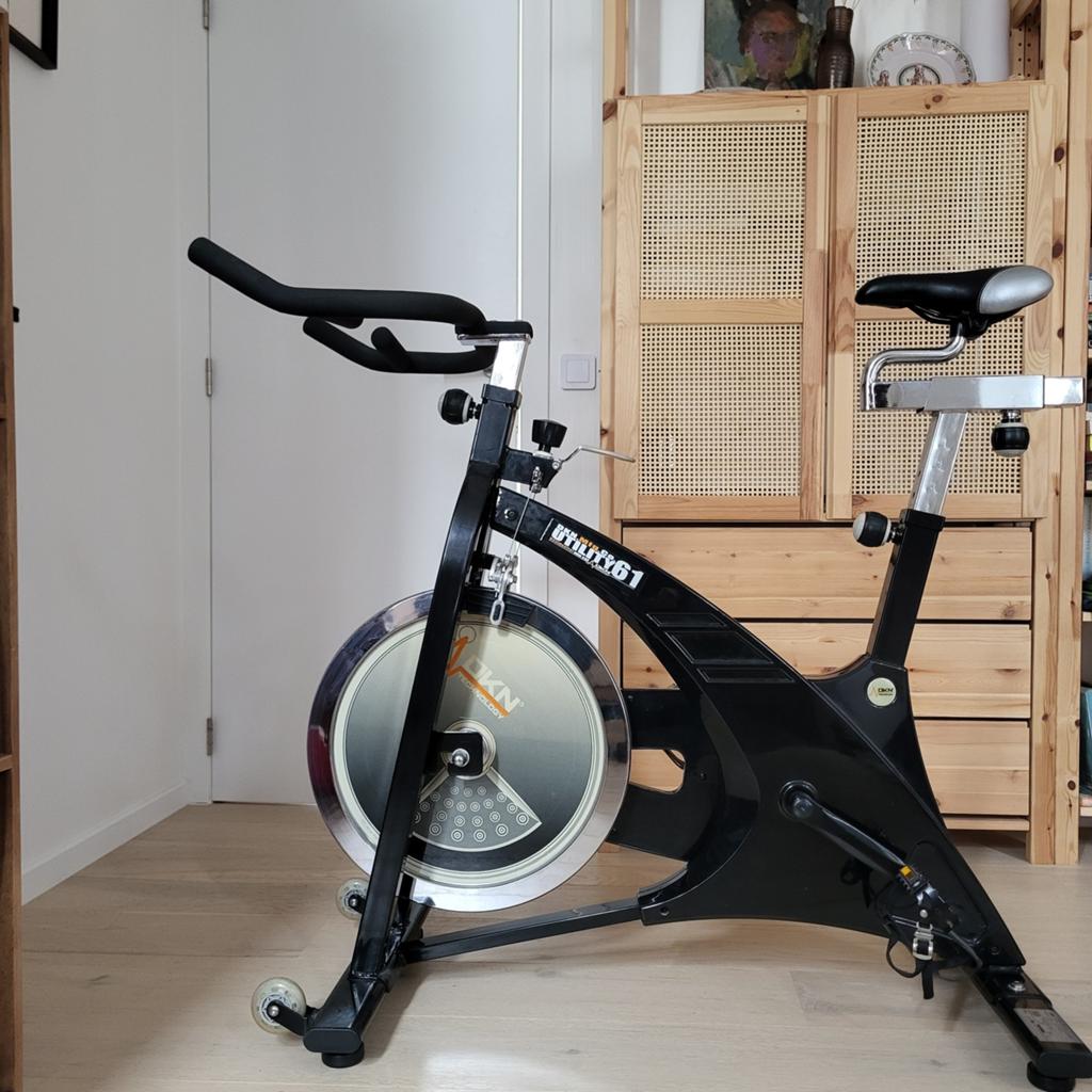 Spinningfiets DKN (zwart, maat kan aangepast worden), Sport en Fitness, Fitnessapparatuur, Ophalen of Verzenden, Spinningfiets