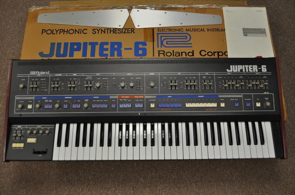 Roland JUPITER 6 IN DE ORIGINELE DOOS, Musique & Instruments, Enlèvement ou Envoi, Roland, Comme neuf, 76 touches