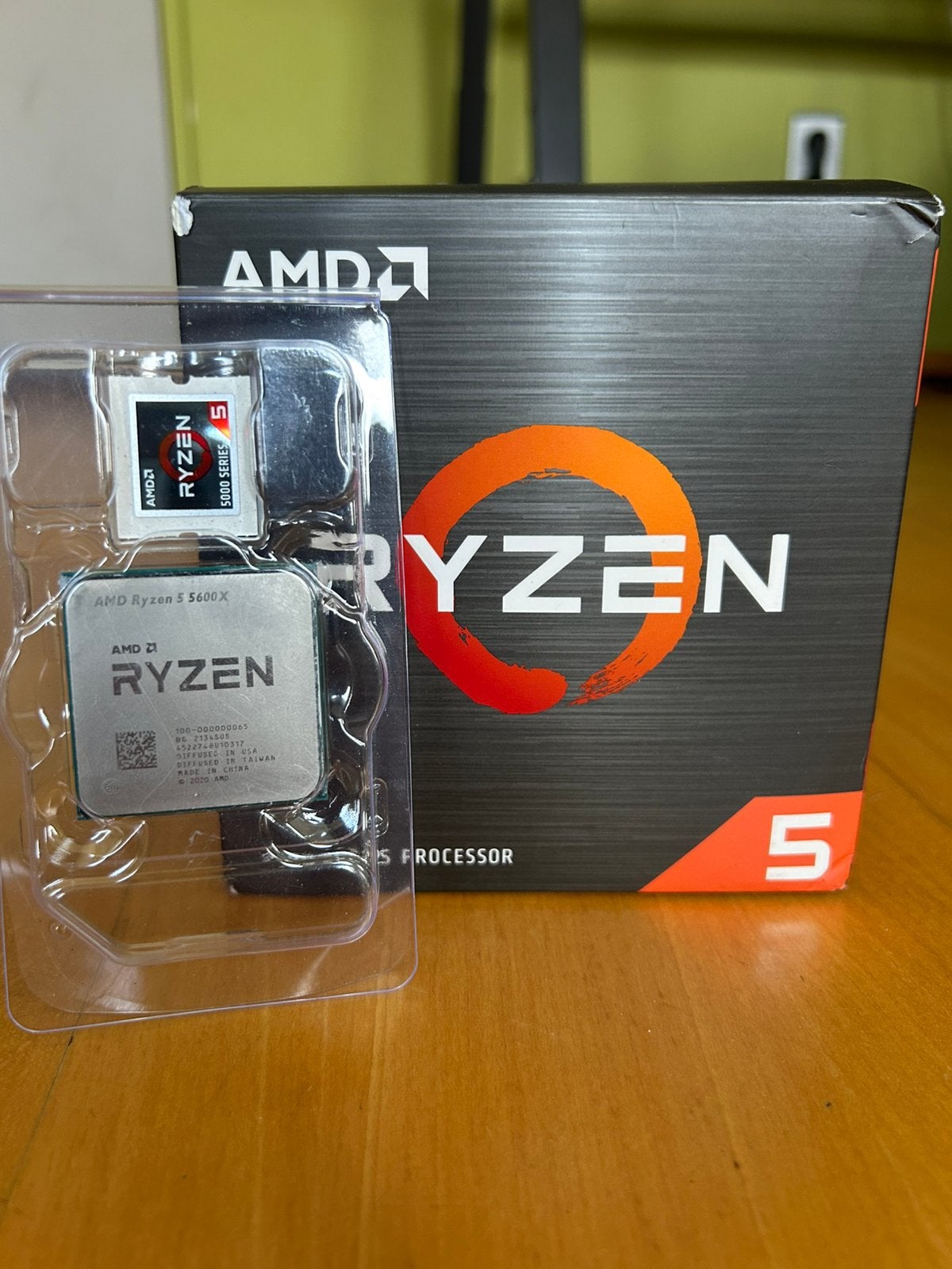 Amd ryzen 5 5600x met grote koeler, Computers en Software, Processors, Ophalen, Zo goed als nieuw