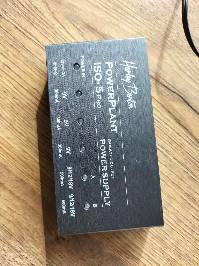 Harley Benton PowerPlant iso-5 power supply, Muziek en Instrumenten, Snaarinstrumenten | Gitaren | Bas, Verzenden
