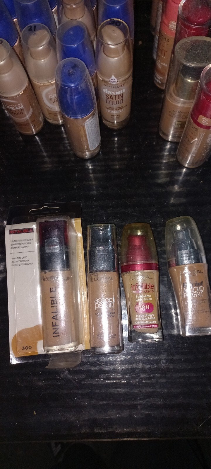 Partij Loreal Maybelline Maxfactor foundation, Handtassen en Accessoires, Ophalen, Lippen