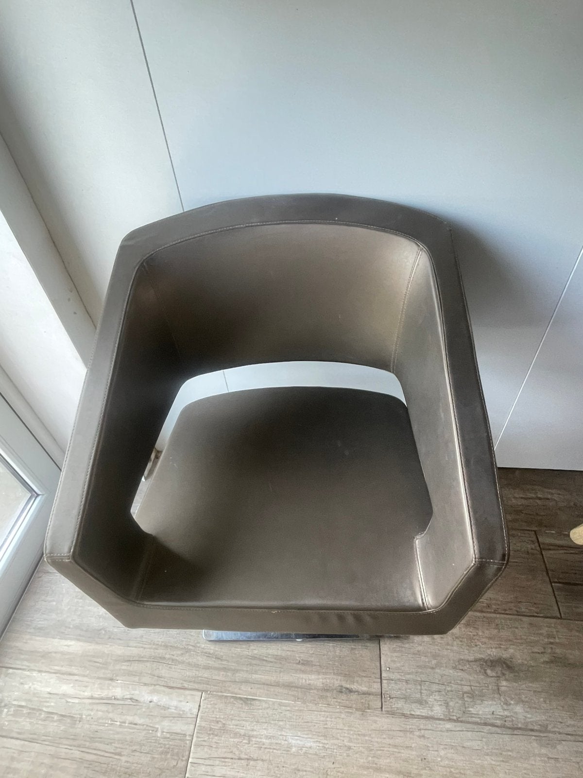 Kappersstoel met pomp, Enlèvement