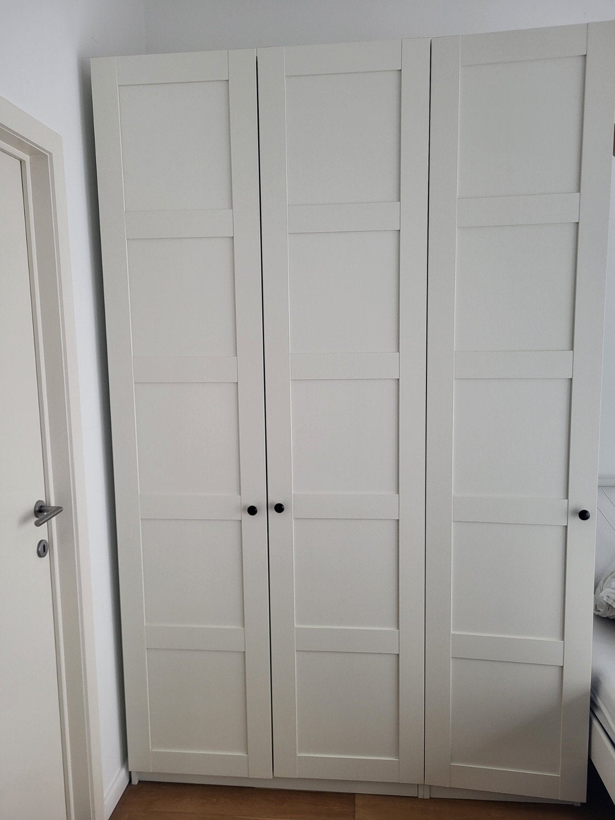 Witte pax kast, Enlèvement