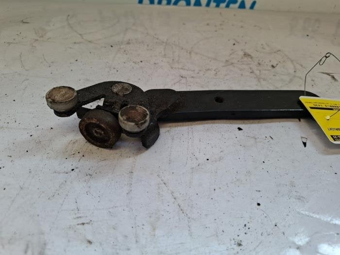 Roulette porte coulissante droite d'un Volkswagen Caddy (LB9, Volkswagen, -, 3 mois de garantie, Utilisé