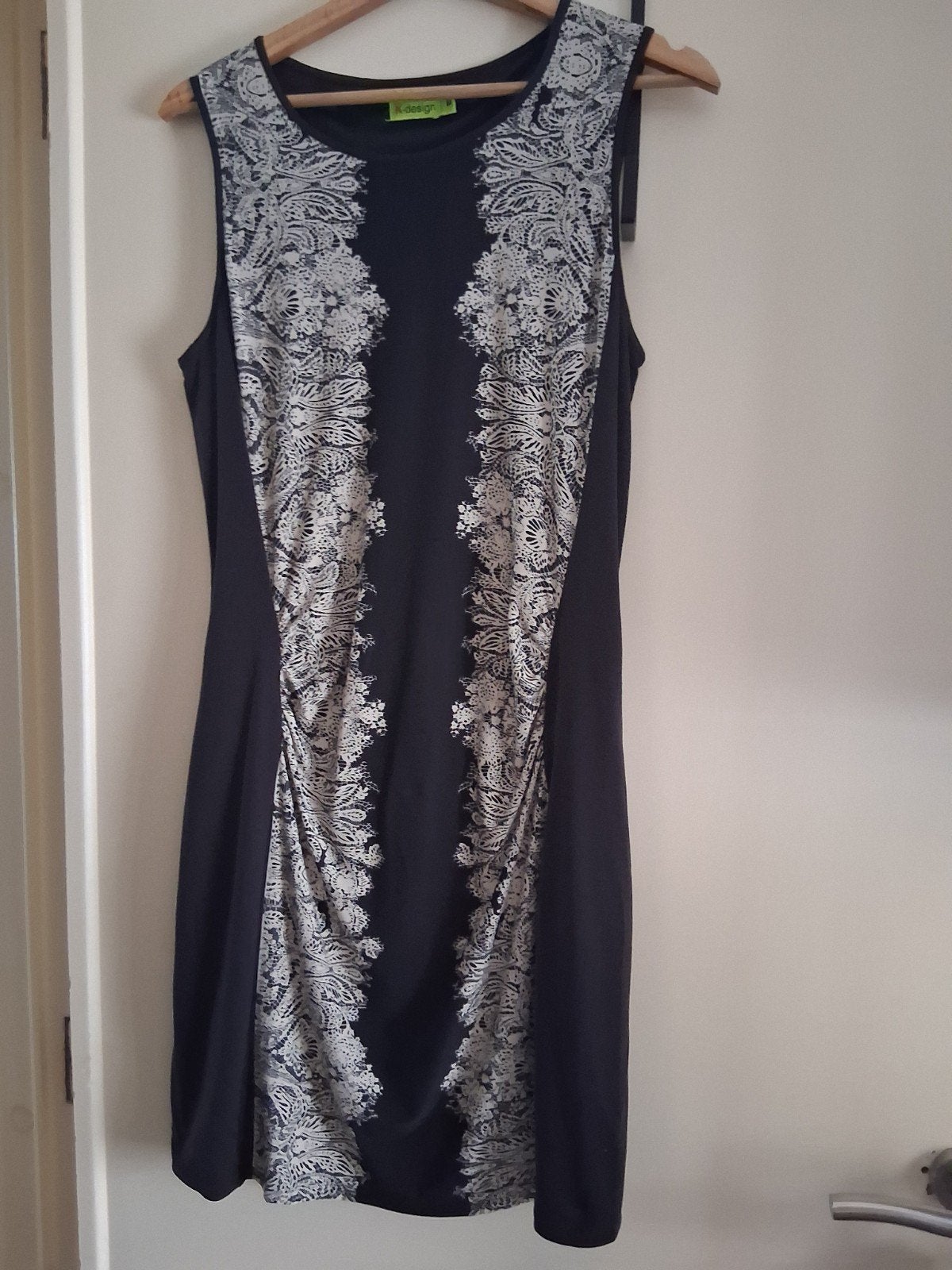 Kleedje zwart K-design maat medium, Kleding | Dames, Jurken, Ophalen of Verzenden, Zwart