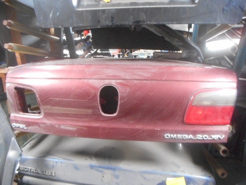 HAYON ARRIÈRE / MALLE Opel Omega B (25 / 26 / 27), Opel, Opel Automobile GmbH, Haillon arrière, Utilisé