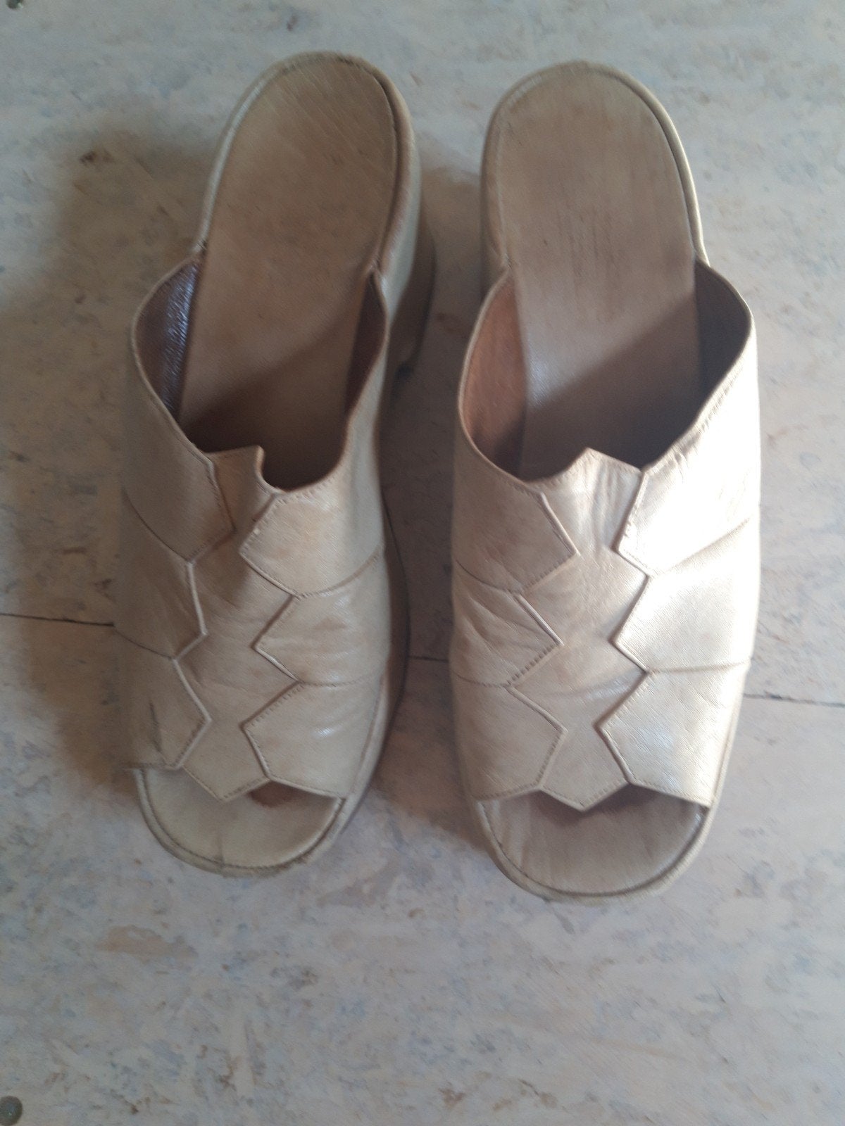 Muiltjes met plateauzool maat 37, Ophalen of Verzenden, Beige