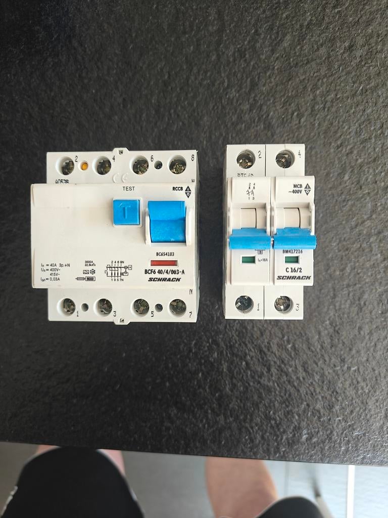 Differentieel schrack en beveiligingsautomaat Schrack, Doe-het-zelf en Bouw, Elektriciteit en Kabels, Ophalen
