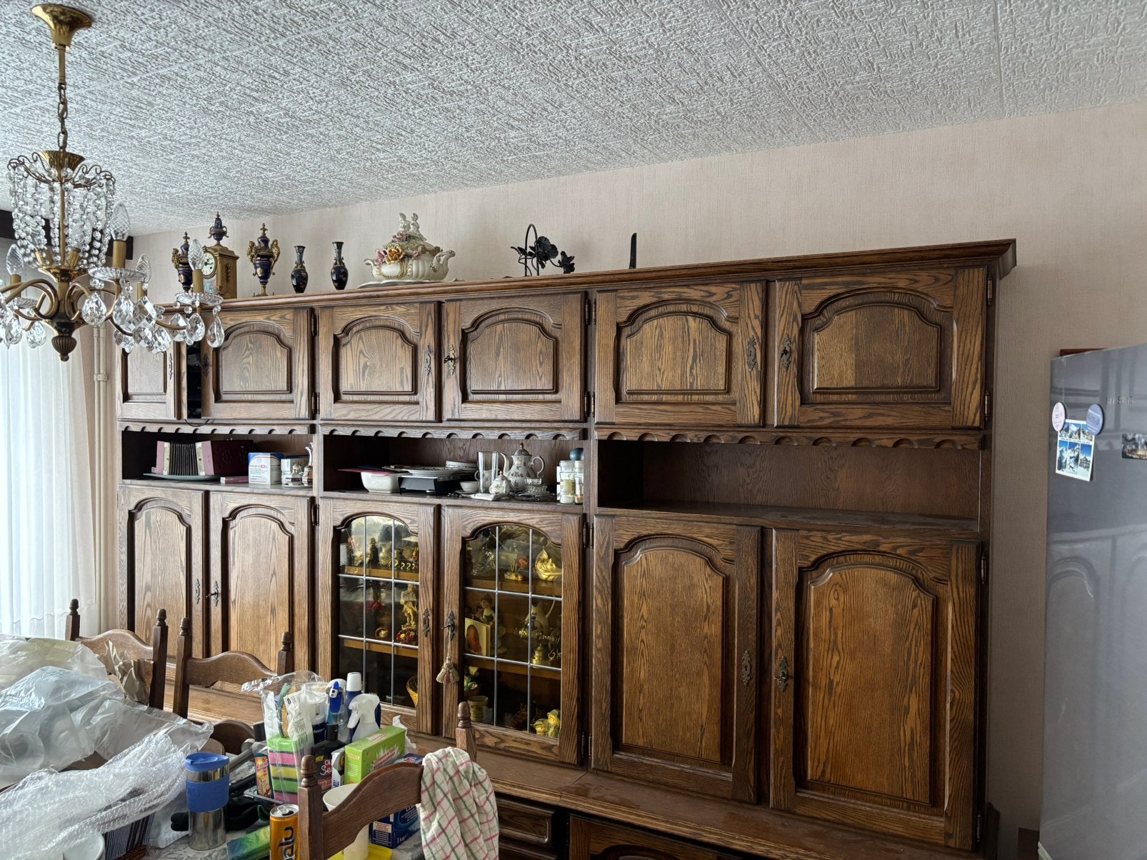 Wandkast, Ophalen