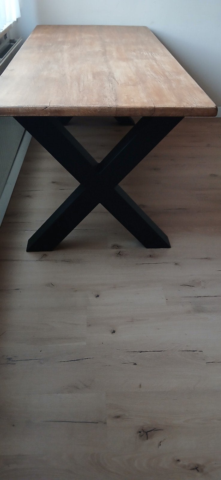 Table à manger en chêne massif avec pieds en X en métal, Maison & Meubles, Tables | Tables à manger, Enlèvement