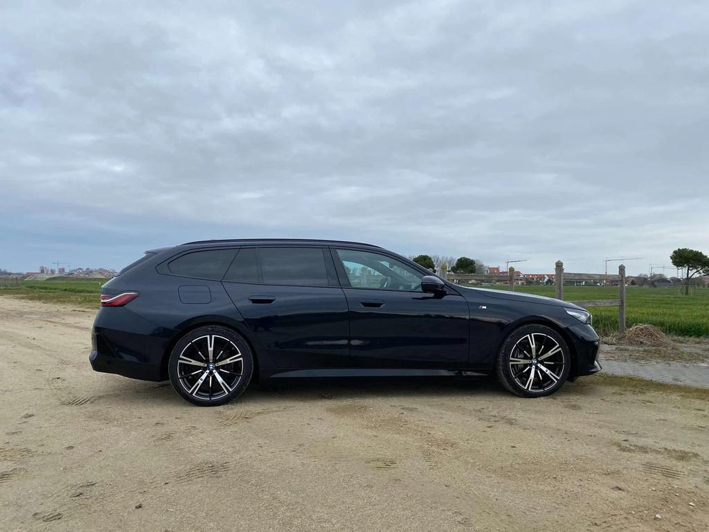 BMW i5 M-Sportpakket/Geventileerde zetel/Driving assist/360, Auto's, Automaat, Gebruikt, Zwart, 340 pk