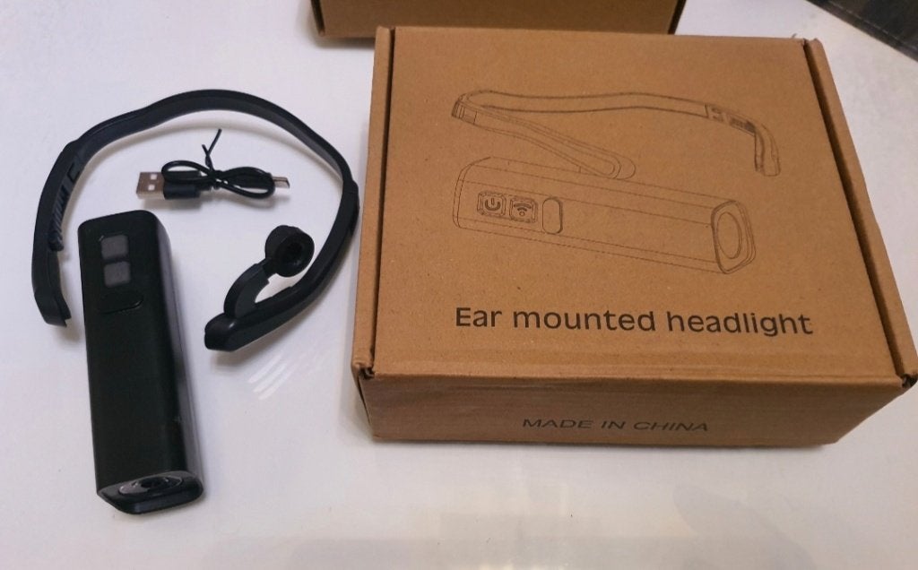 Nieuwe Ear Mounted Headlight (Oor-hoofdlamp) – Oplaadbaar, Caravanes & Camping, Lampes de poche, Enlèvement ou Envoi, Neuf