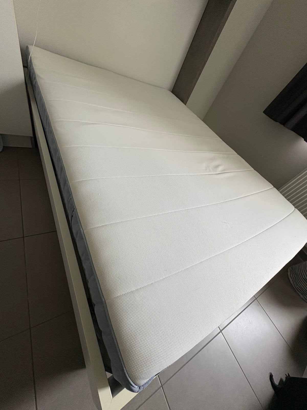 Matelas IKEA VESTERÖY 140x200 – Comme neuf – Très propre, Ophalen, Zo goed als nieuw, Matras