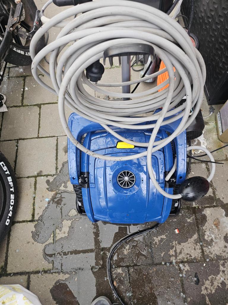 Zwembadrobot zodiac
Doet bodem en wanden, Enlèvement