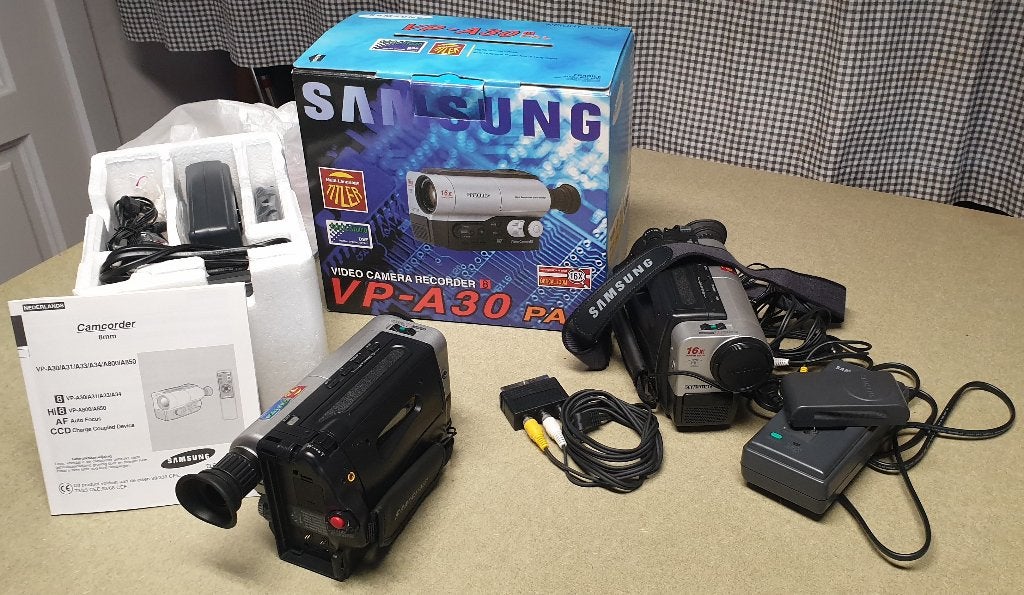 Samsung VP-A30 PAL Video8 Camcorder - 2 stuks, TV, Hi-fi & Vidéo, Enlèvement, 8 mm, Caméra