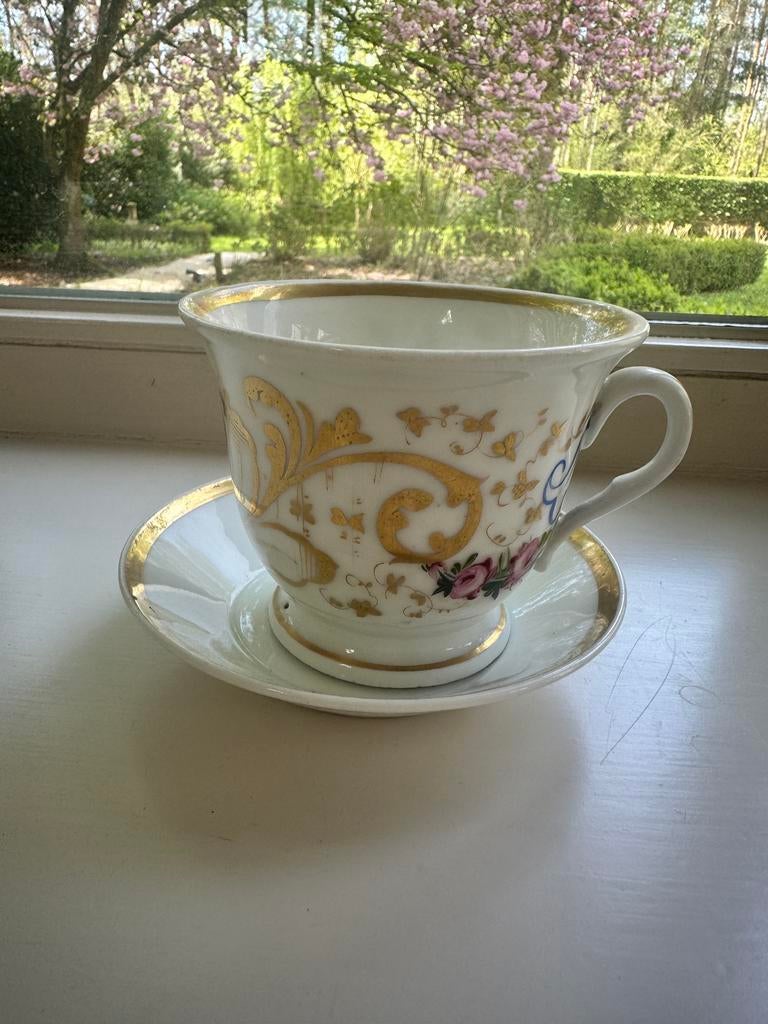 Vintage porseleinen bloemenmotief kop en schotel, Antiek en Kunst, Antiek | Servies los, Ophalen