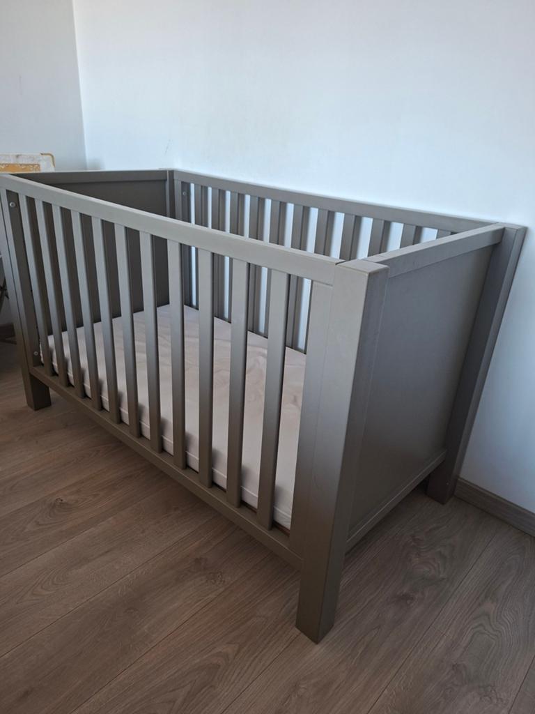 Babybed quax 120/60cm met matras in zeer goede staat, Ophalen
