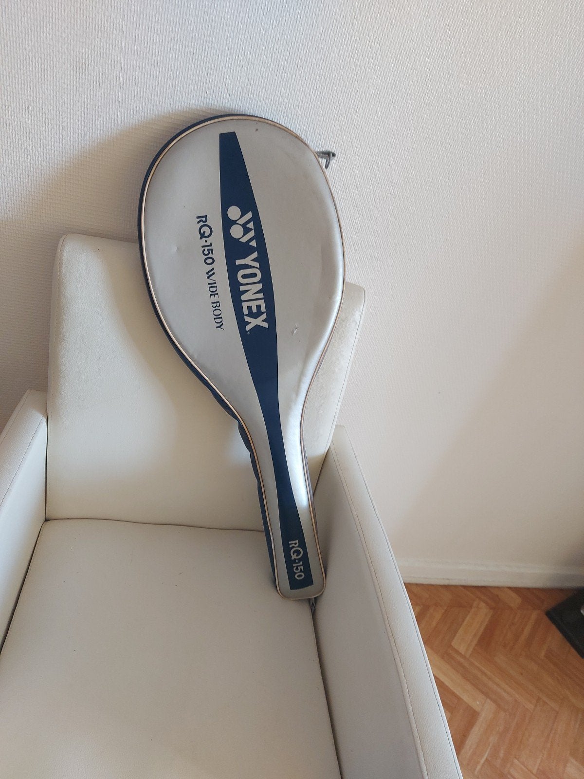 raquette de tennis de la marque Yonex, Enlèvement, Raquette